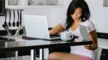 20 Formas Lucrativas de Ganhar Dinheiro Online Trabalhando em Casa em 2023
